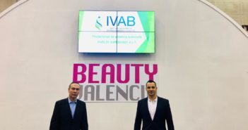 Don Raul Gil director de IVAB y Don Juan Morales director medico de IVAB, en Beauty Valencia presentando niveles europeos de estética superior